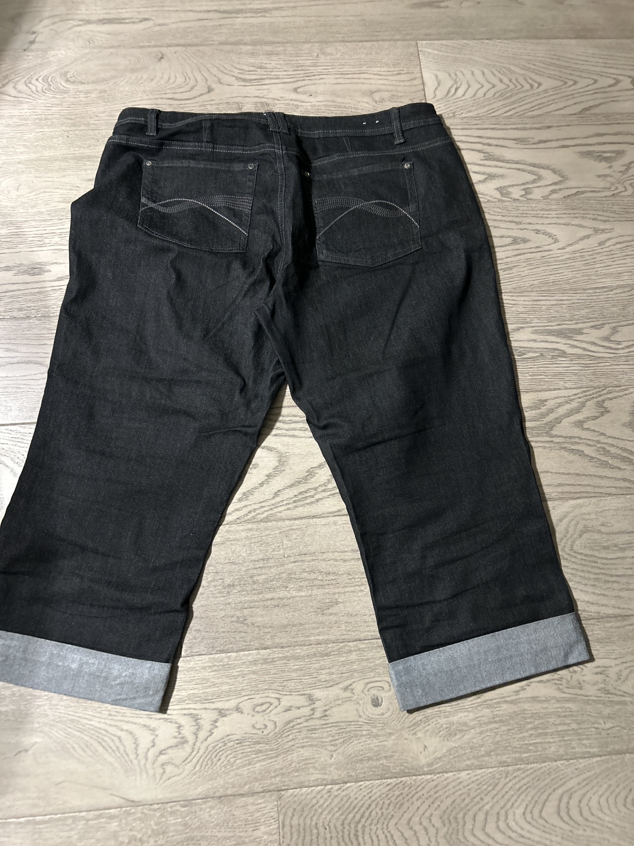 Women’s Jean Capri image indicator(2)