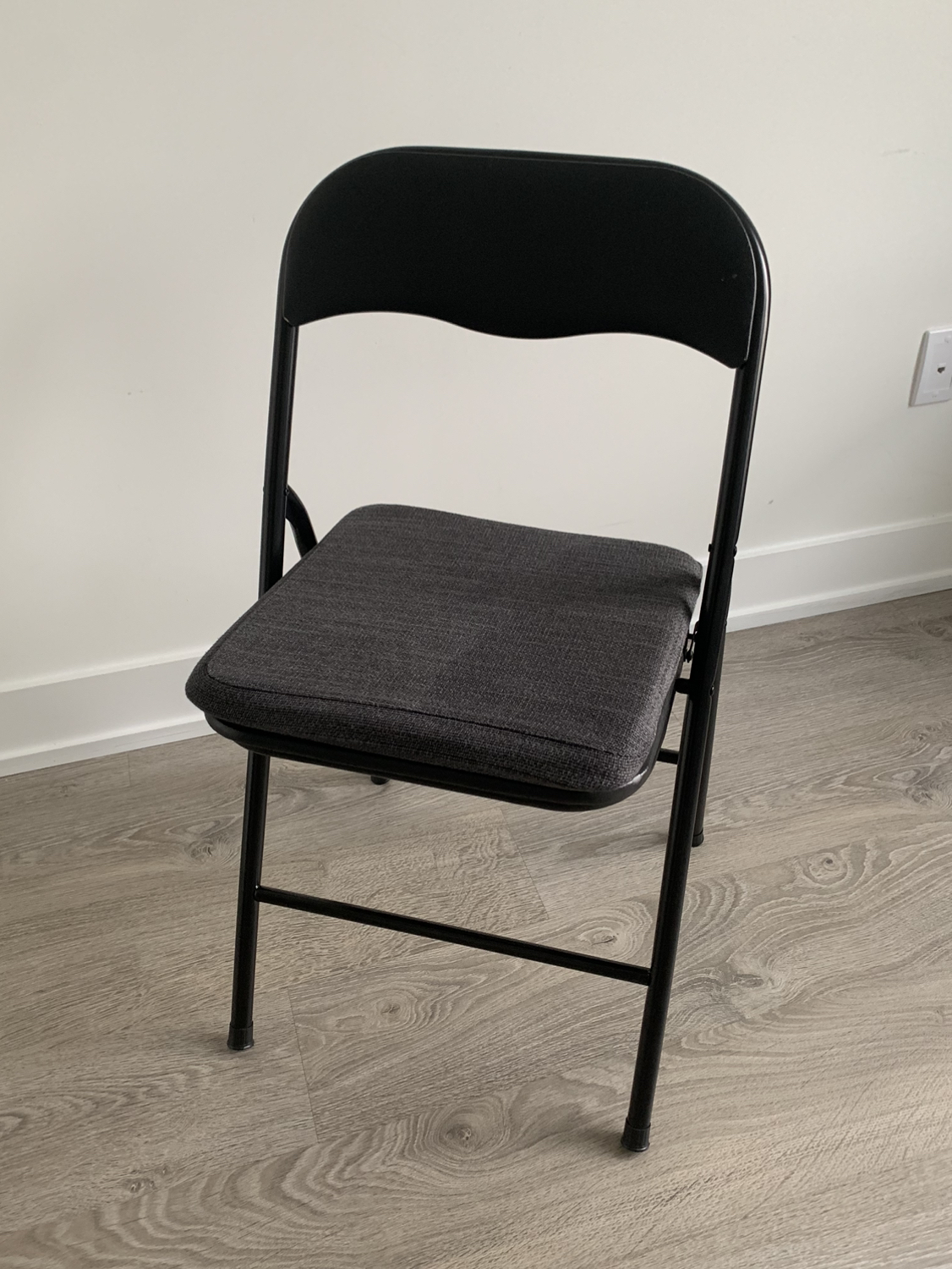 Pick up ASAP‼️ Foldable chair with cushion