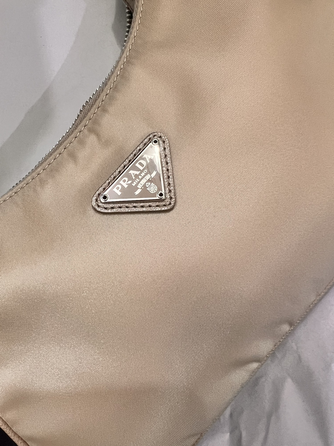 Authentic Prada Re-edition 2005 leather handle - photo 2