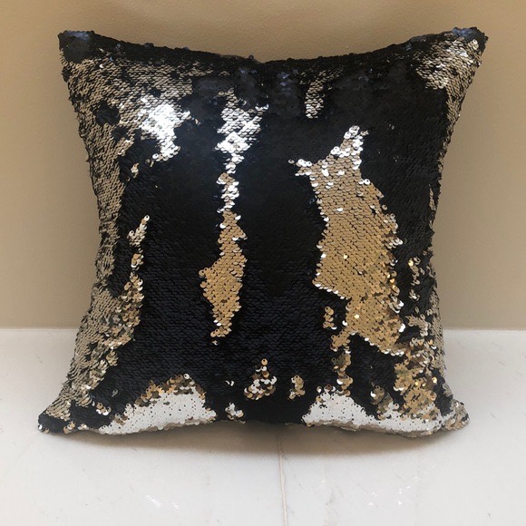 TWO Gorgeous 14"x 14" Sequin Throw Pillows ($100 Value!)