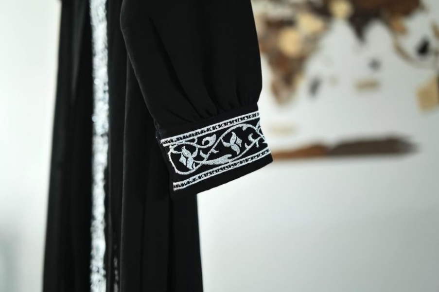 Beautiful Abaya - like new - photo 4