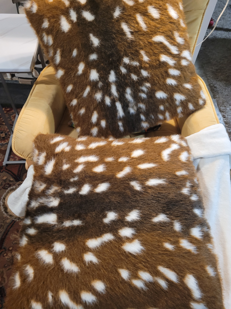 Animal faux fur pillows and blanket - photo 4