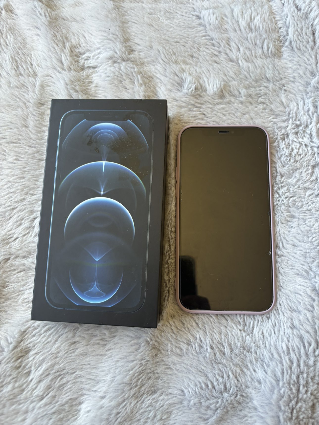 iPhone 12 Pro, 256gb, blue, almost brand new! thumbnail