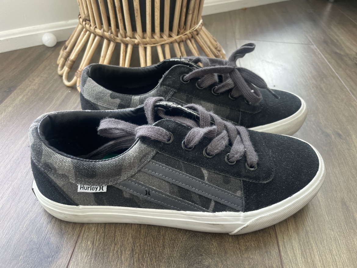 Shoes size US 4