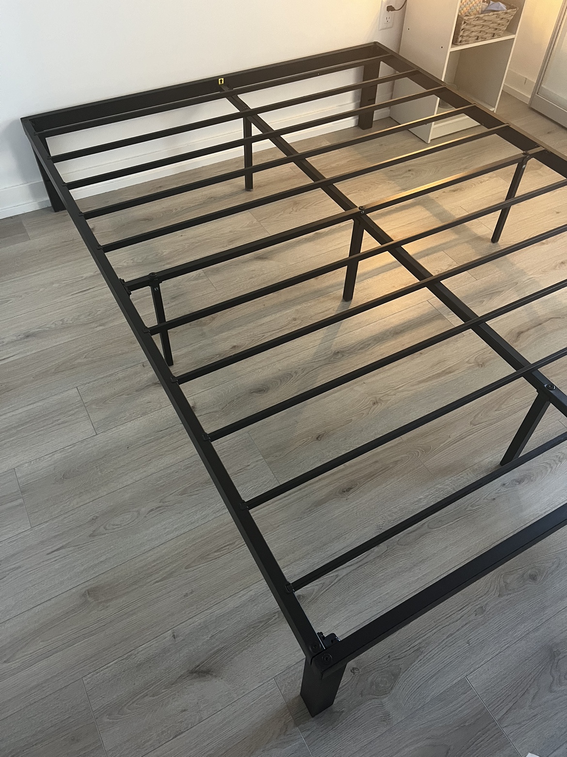 Metal bed frame queen size - photo 2
