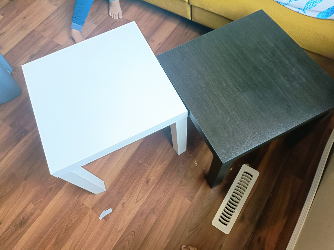 Bedside table/coffee table (4pc 2 black and 2 white)