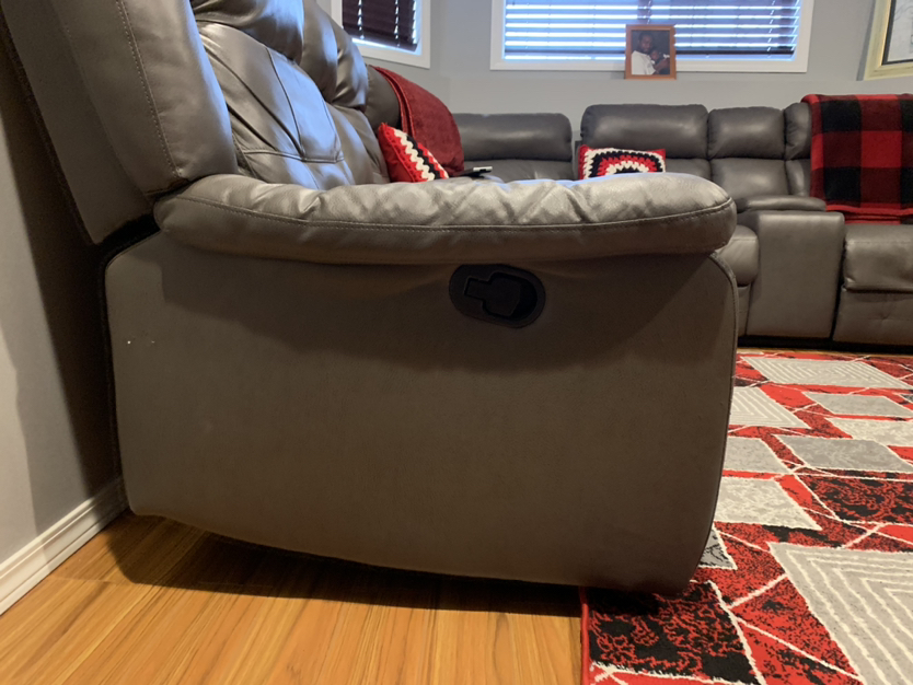 3 pc leather couch ( negotiable ) image indicator(3)