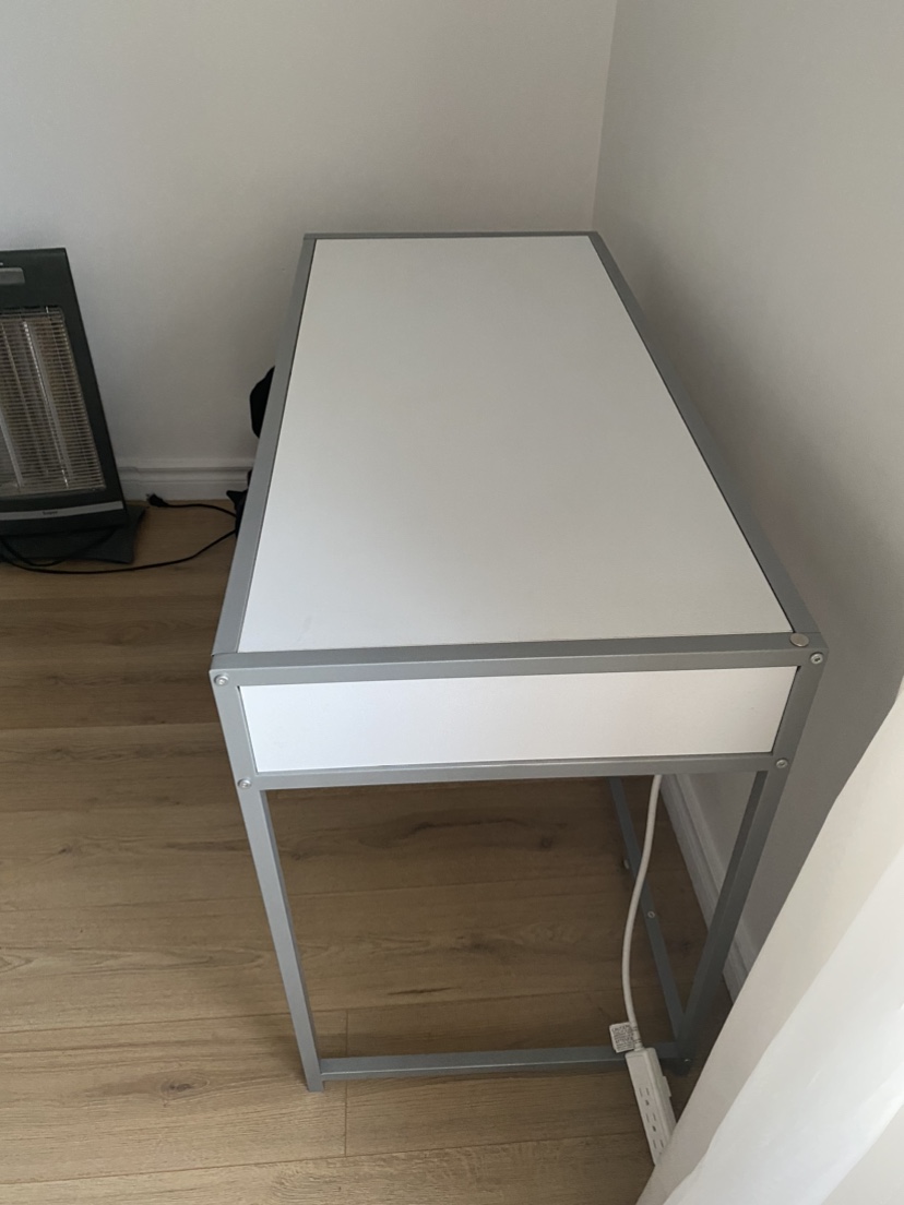 Office desk - photo 2