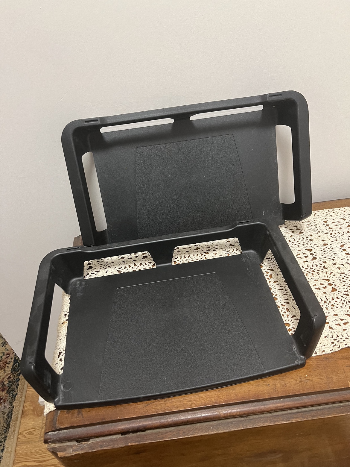 Black plastic trays - photo 2