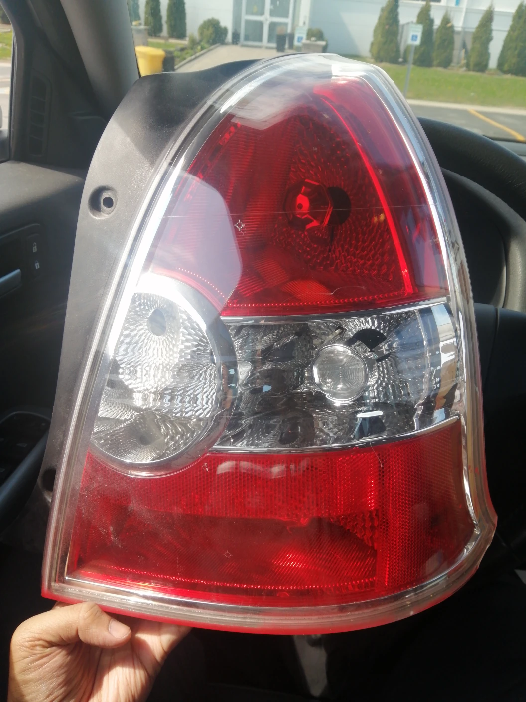 Hyundai Accent Back Right Headlight thumbnail