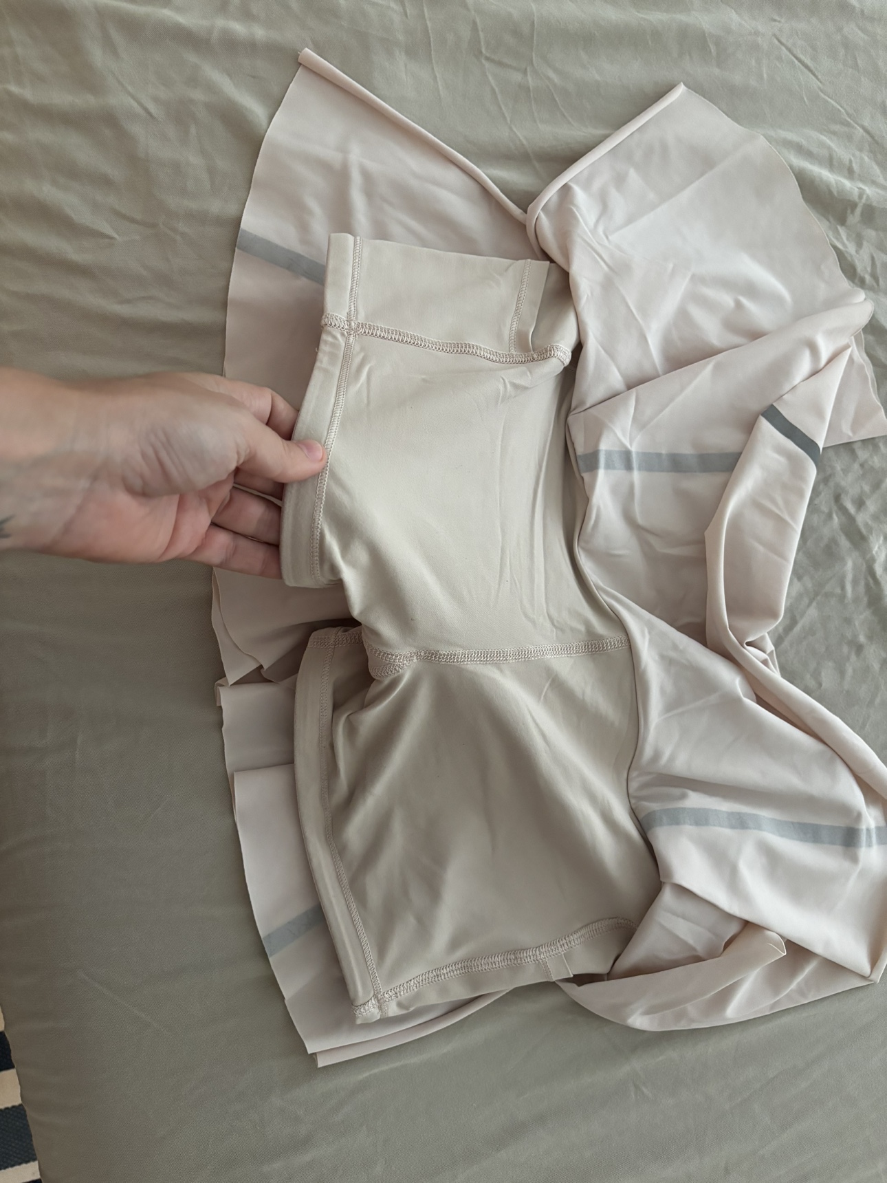 Lululemon running skirt image indicator(2)