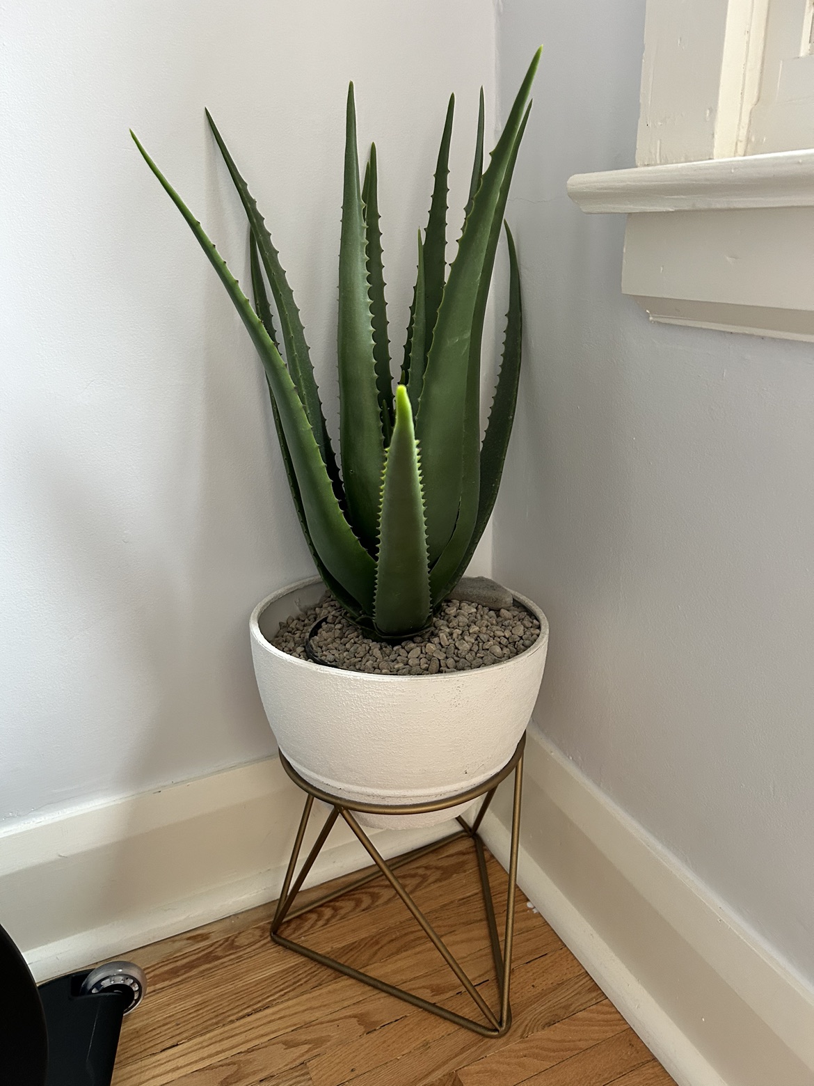 Faux Aloe Plant & pot stand - photo 3