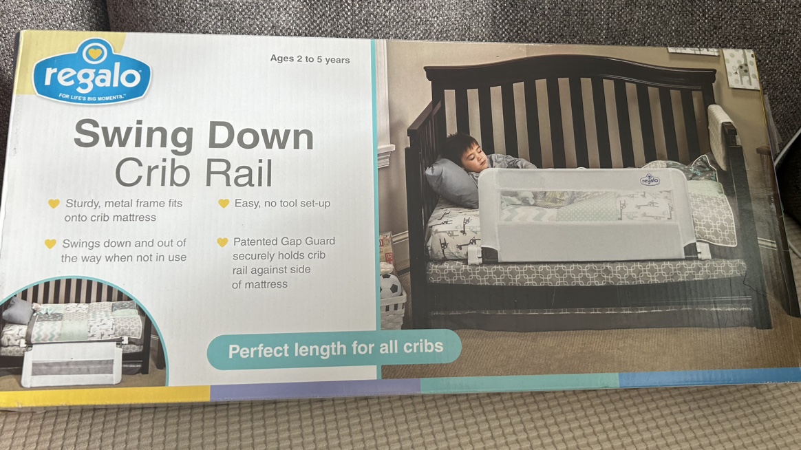 REGALO-SWING DOWN CRIB RAIL