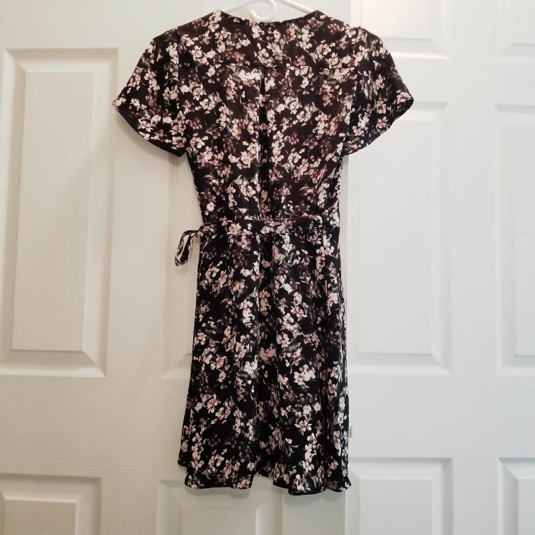 Floral Wrap Mini Spring Dress XS BRAND NEW - retail $60+ image indicator(4)
