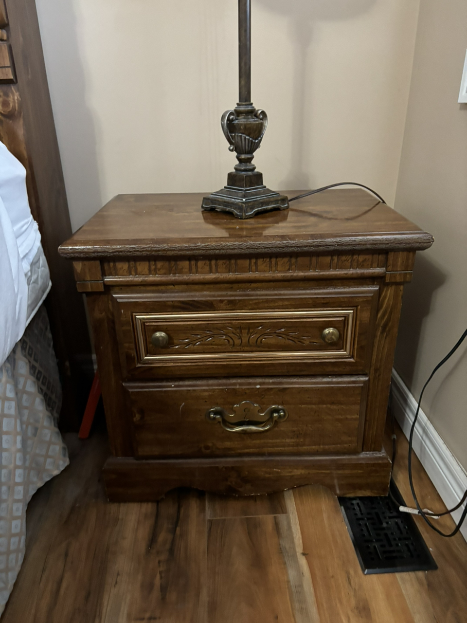 9 piece Queen bedroom set solid wood - photo 2