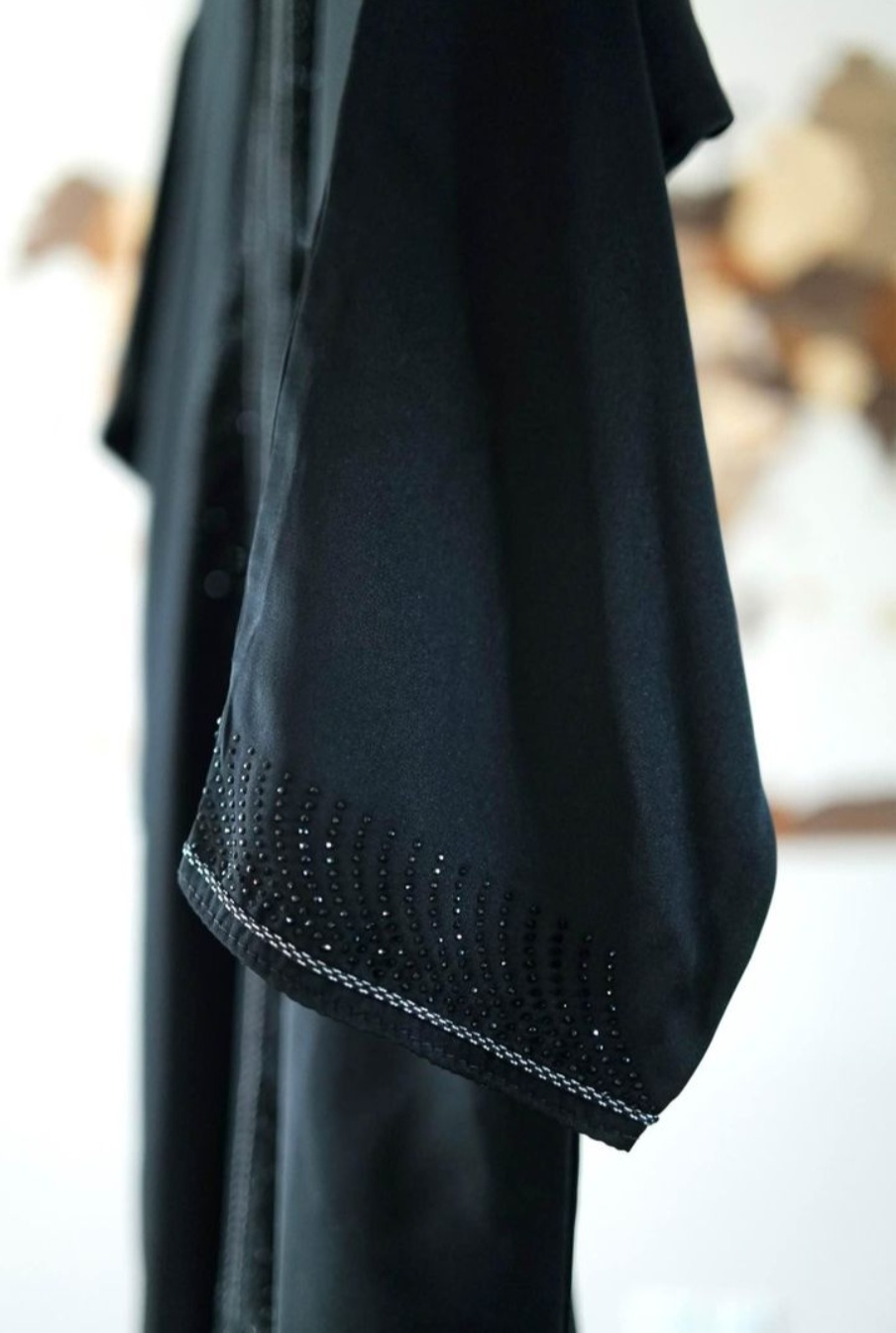 Beautiful black Abaya - like new - photo 3
