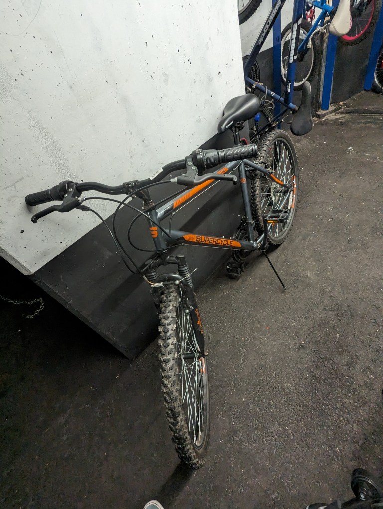 Mountain bike & air pump for sale - photo 3