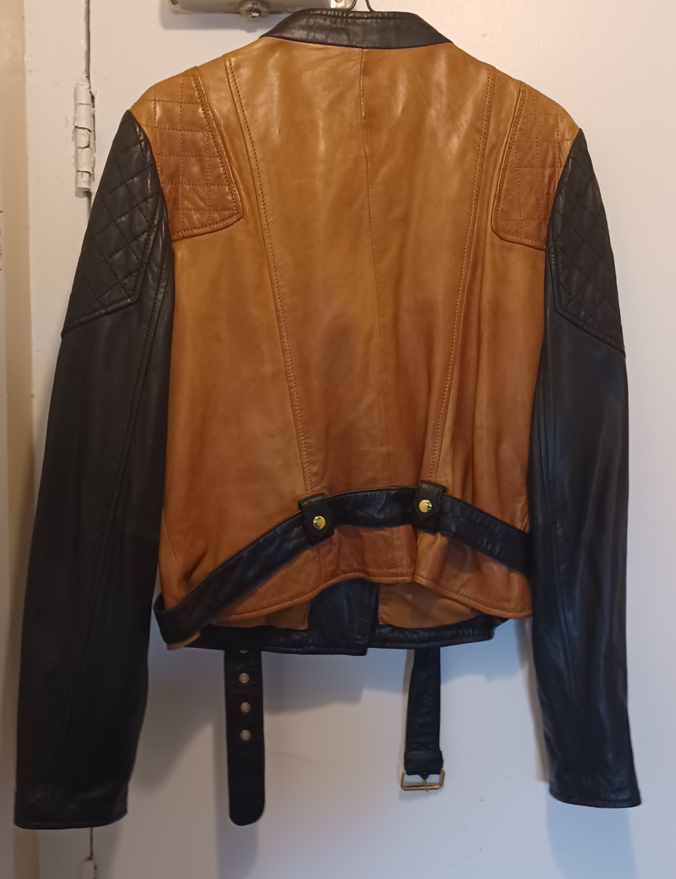 Danier Women's Leather Bomber Jacket - Never Worn - photo 2