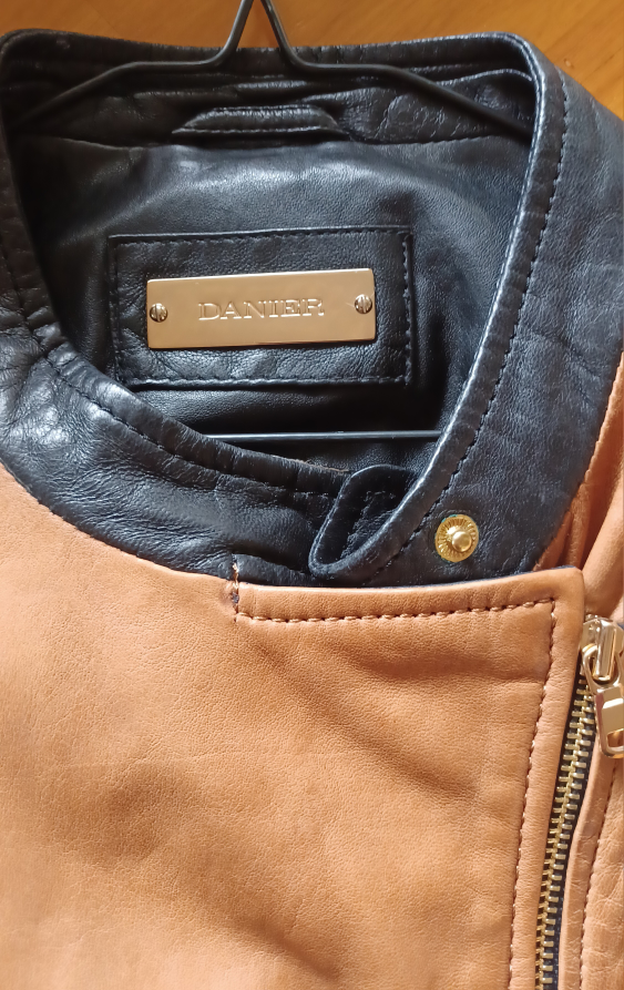 Danier Women's Leather Bomber Jacket - Never Worn - photo 4