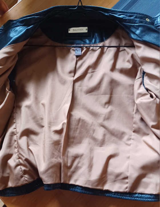 Danier Women's Leather Bomber Jacket - Never Worn - photo 5