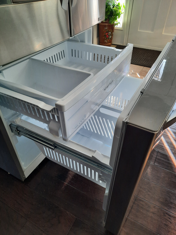 LG french door fridge LIKE BRAND NEW - photo 3