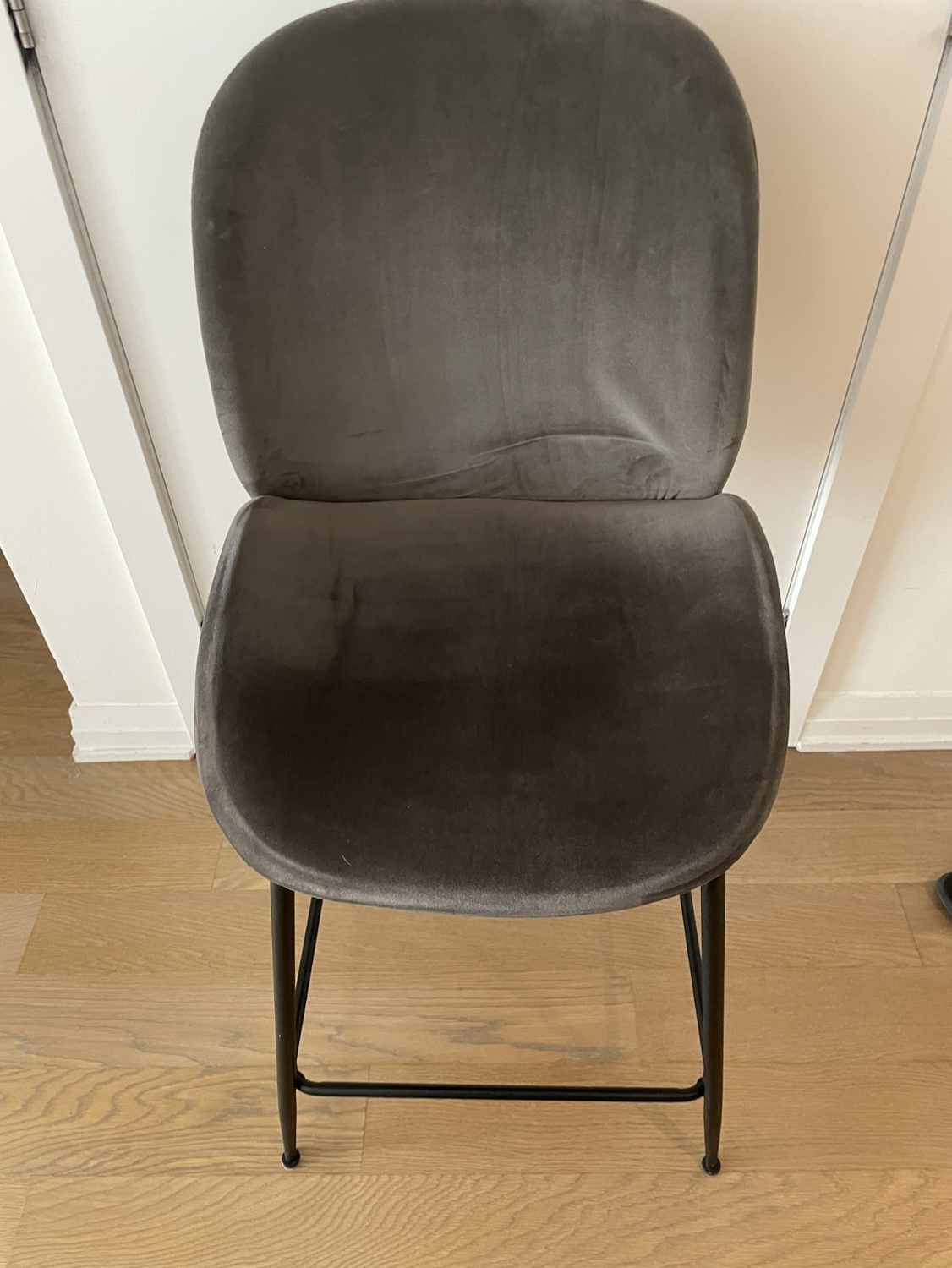2 structube bar stools