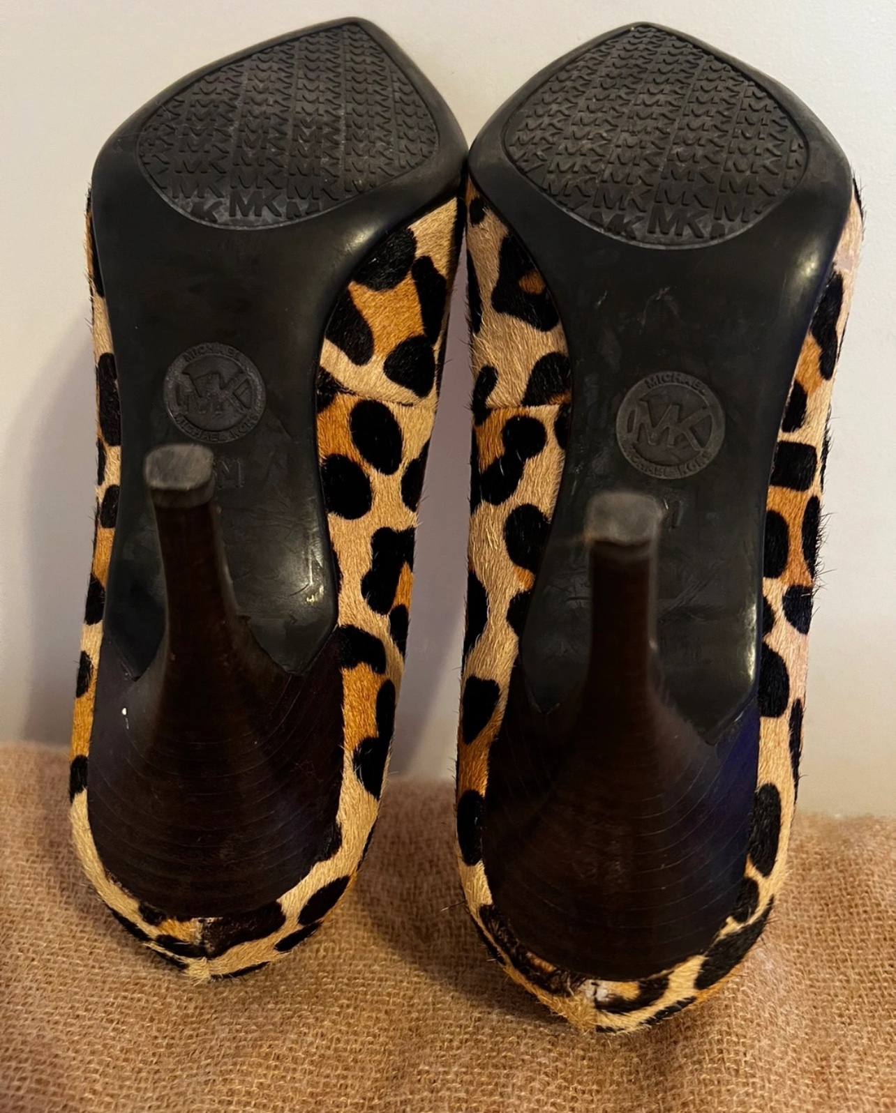 Micheal KORS Animal Print image indicator(3)