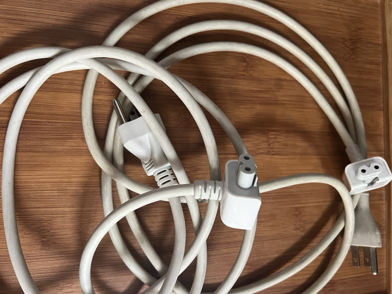 #freecycle 6’ Apple Charging Cords image indicator(3)