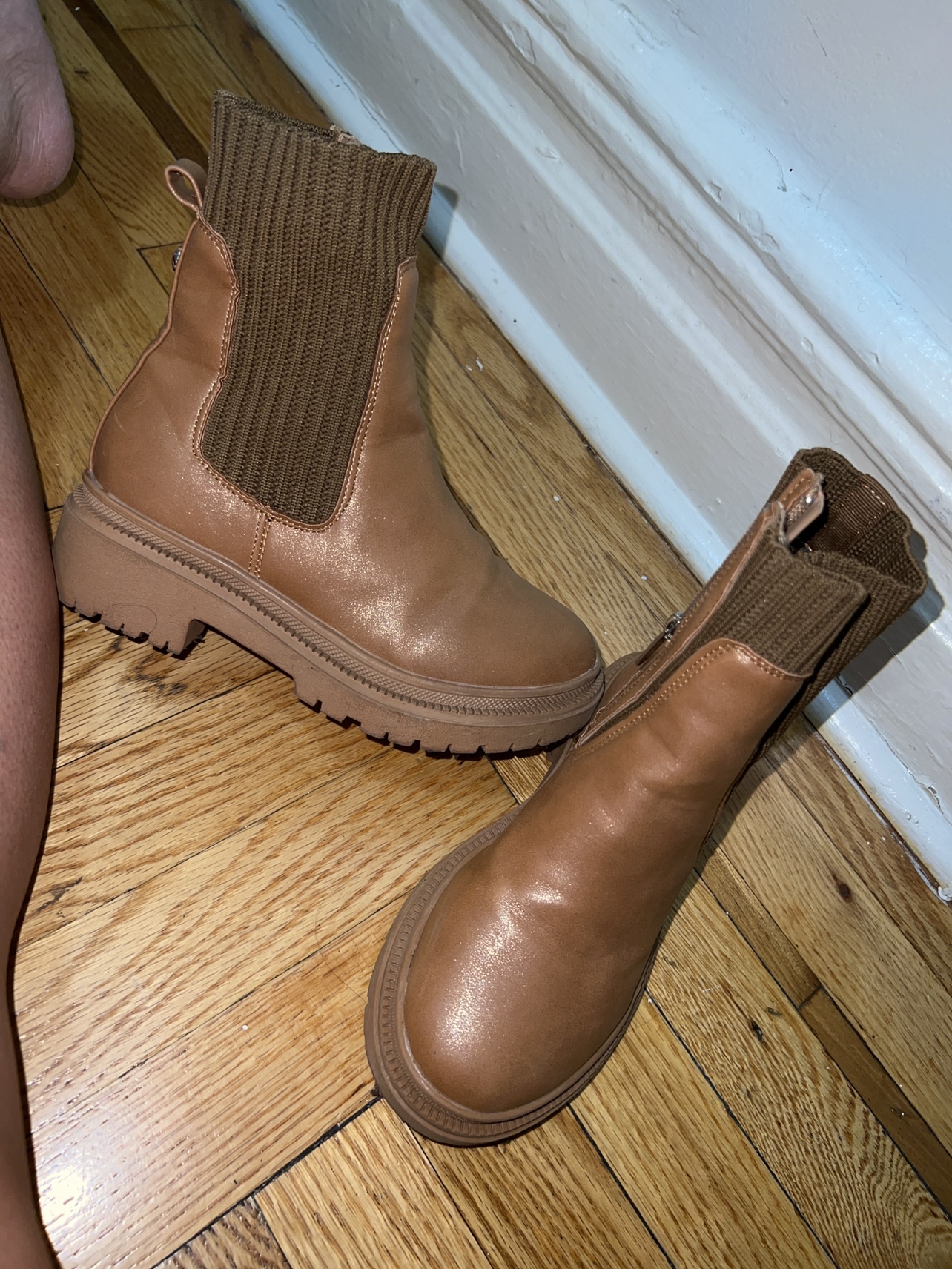 GIRLS CLASSY BOOTS SIZE 2Y - photo 2