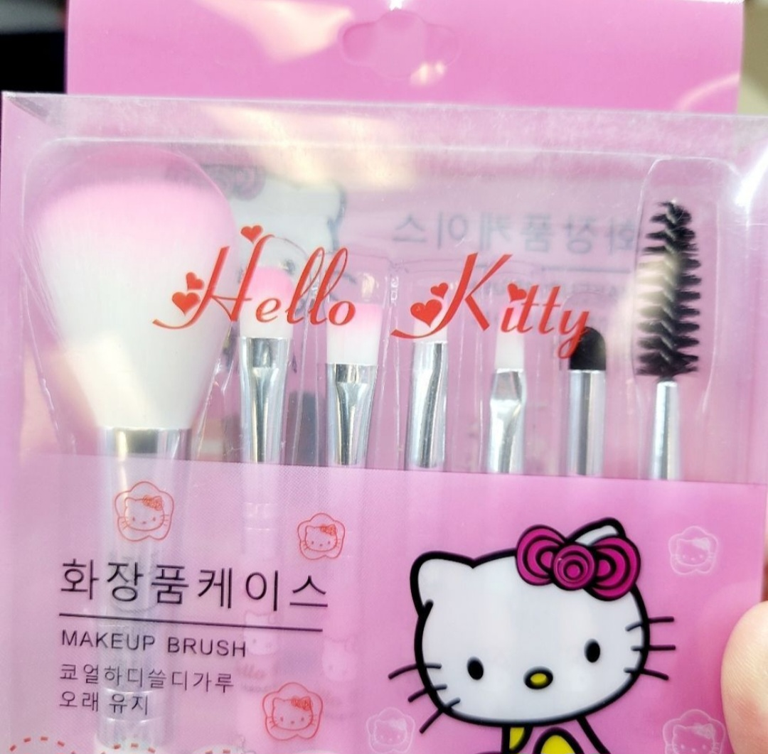 Brand New Hello Kitty Set Of 7 Makeup Brushes image indicator(3)
