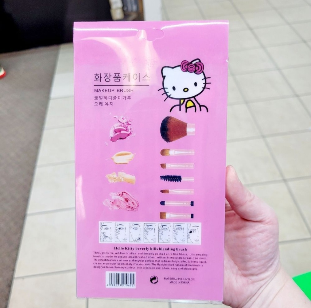 Brand New Hello Kitty Set Of 7 Makeup Brushes image indicator(4)