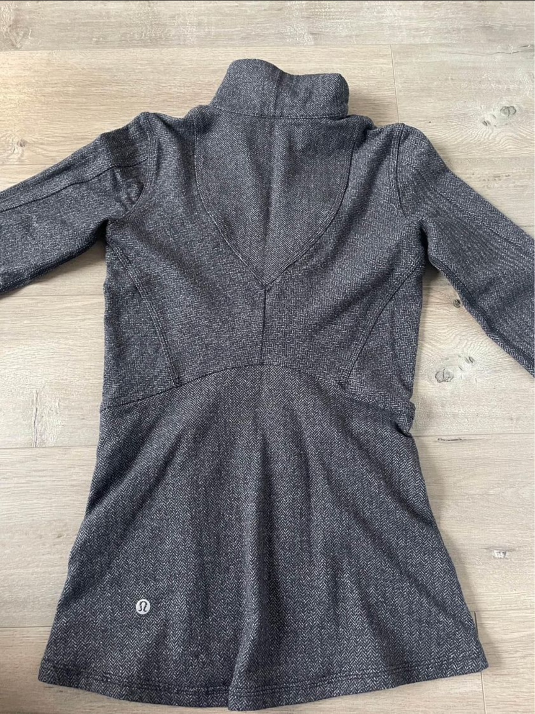 lululemon 1/2 zips + sports bras