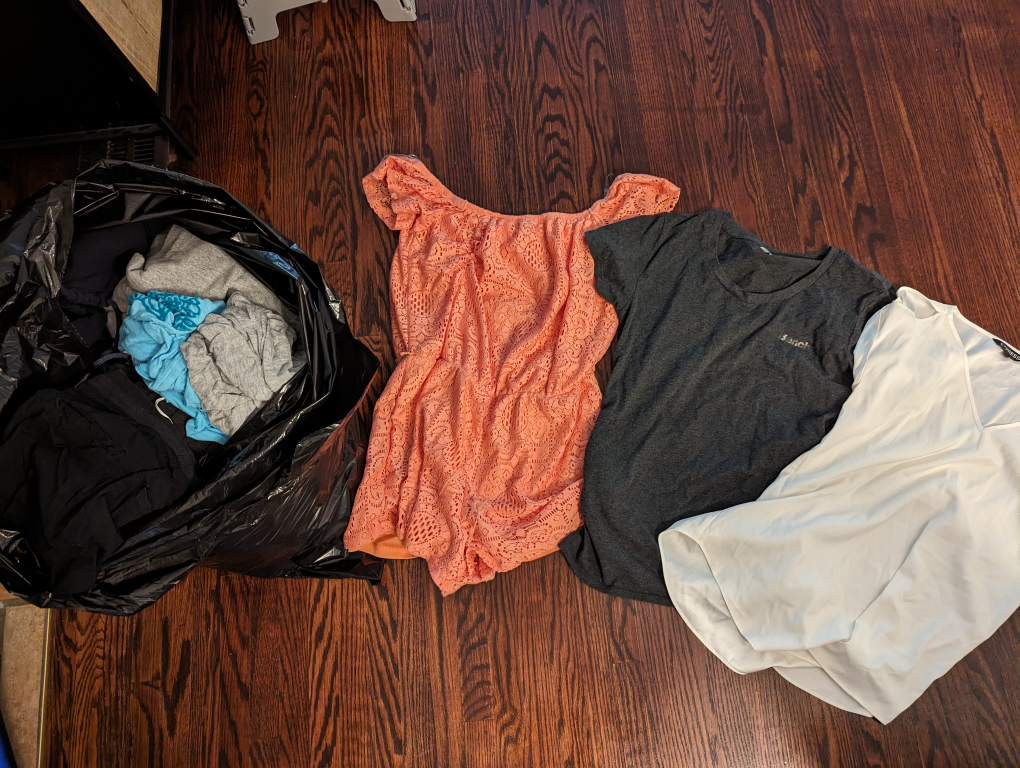 Woman's clothes - huge lot thumbnail