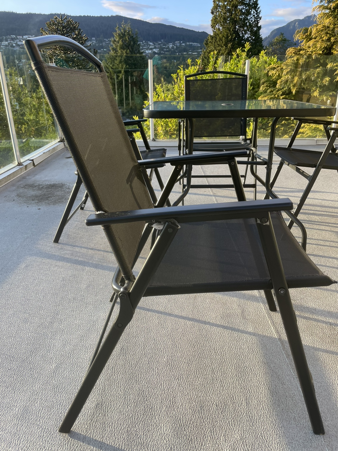 Patio table and 3 chairs - photo 3