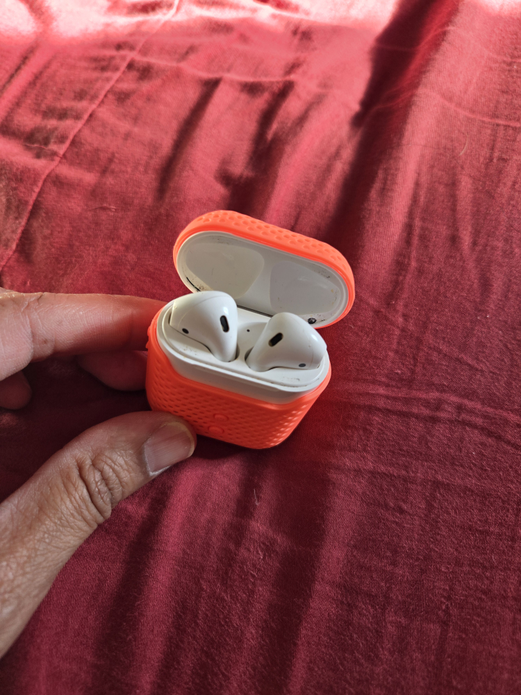 Apple Airpods 1st Generation - photo 2
