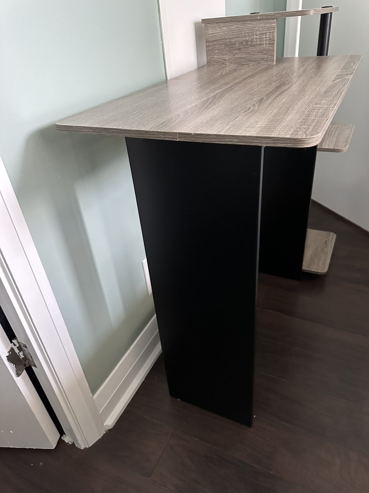 Computer desk like new 39 inches length 29 inches height - photo 5