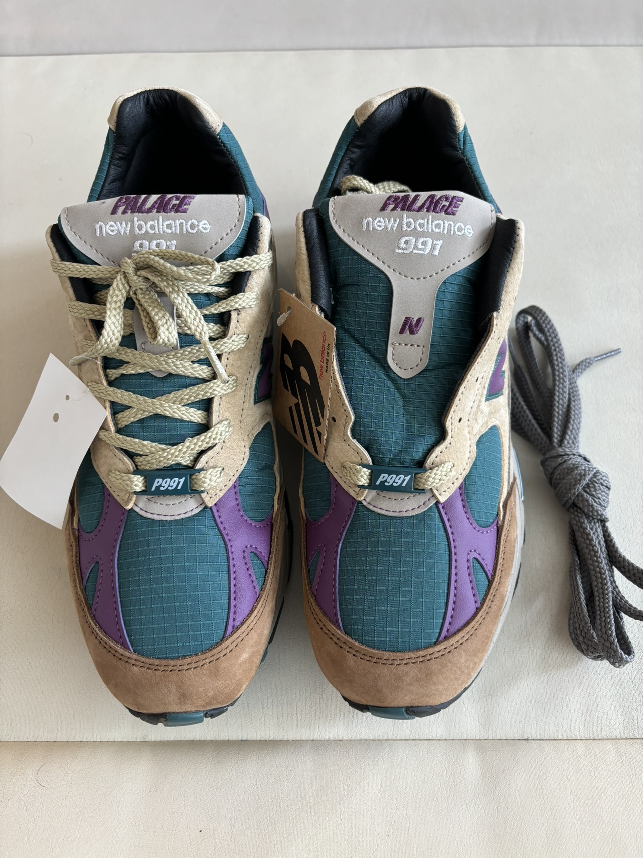 Brand New - New Balance 991 x Palace (M991PAL) thumbnail