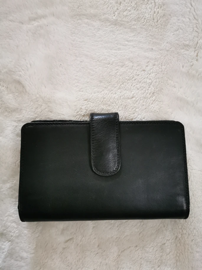 Black wallet thumbnail