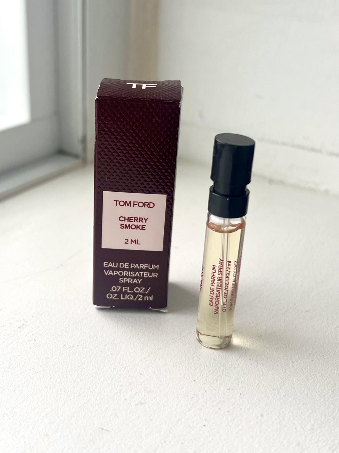 Tom Ford Cherry Smoke 🍒       perfume EDP image indicator(3)