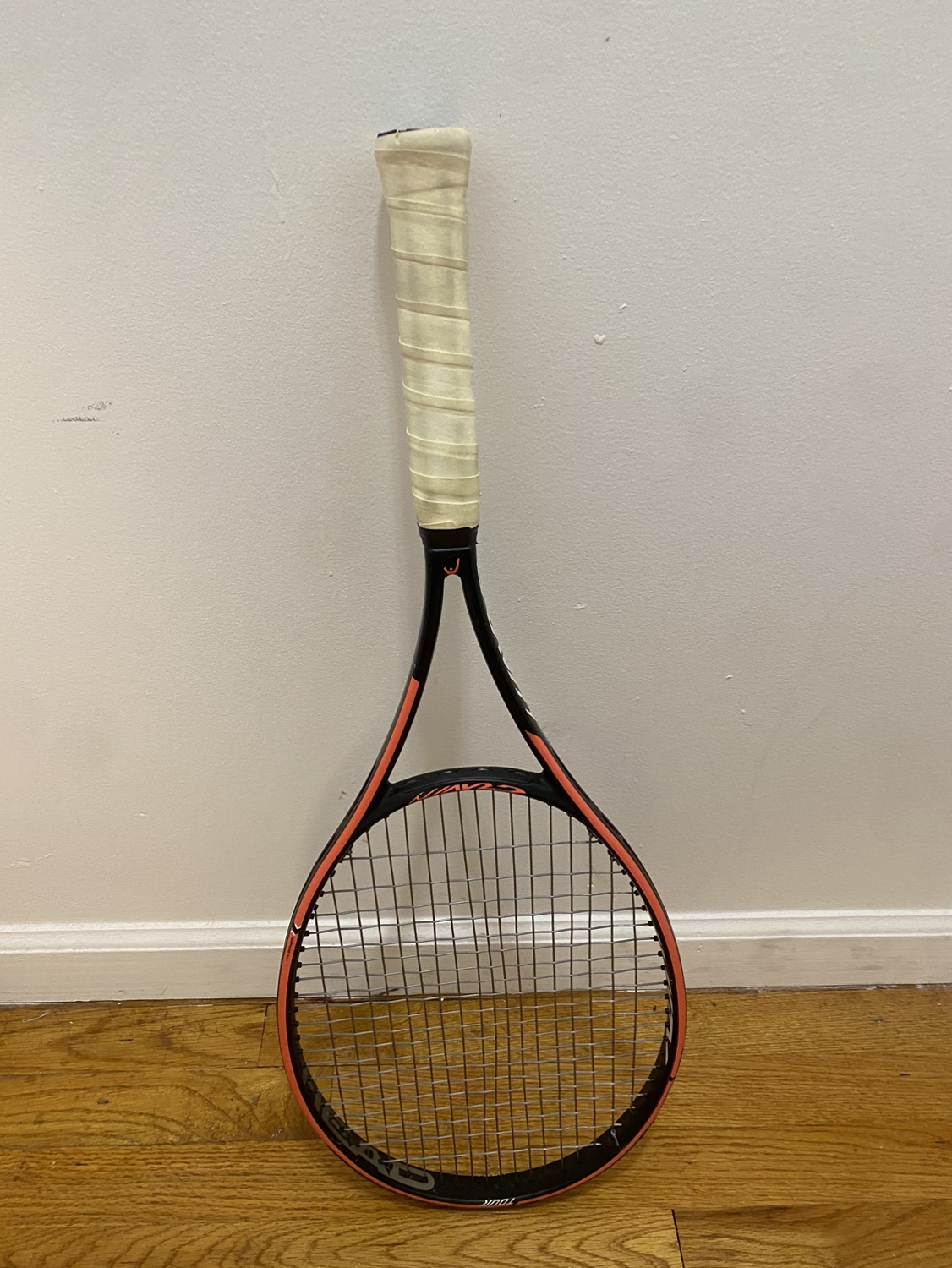 Head gravity tennis racket