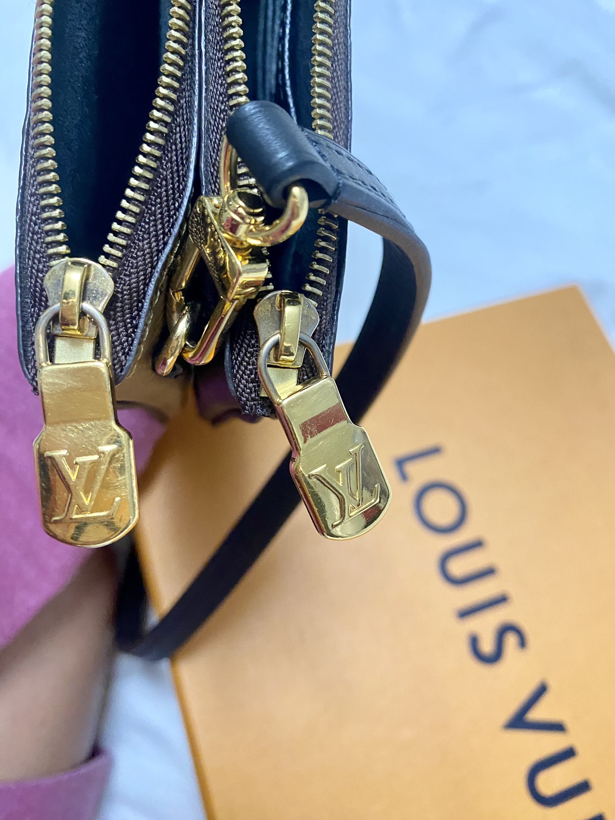 Authentic Louis Vuitton Crossbody Bag - photo 3