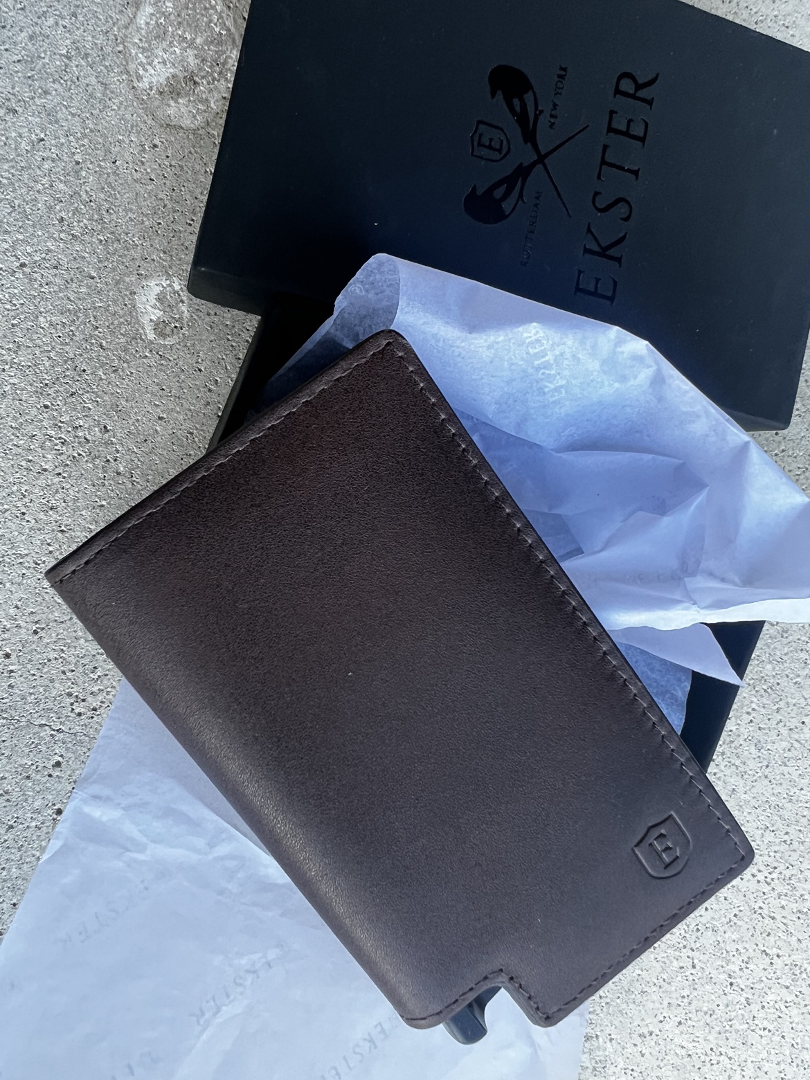 Esketer Male wallet with tracker image indicator(2)