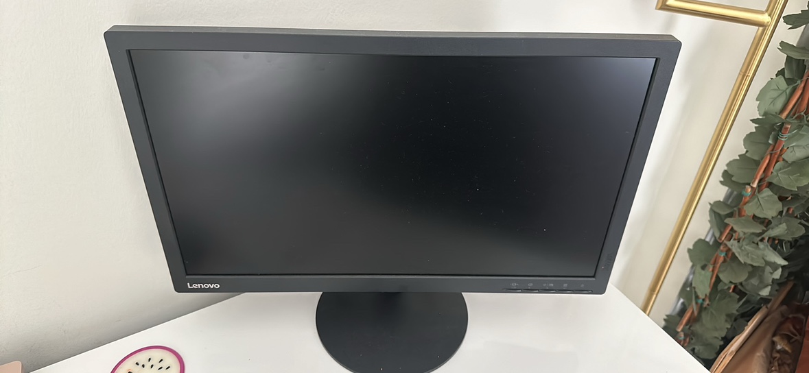 Logitech monitor - pick up by June 25 thumbnail