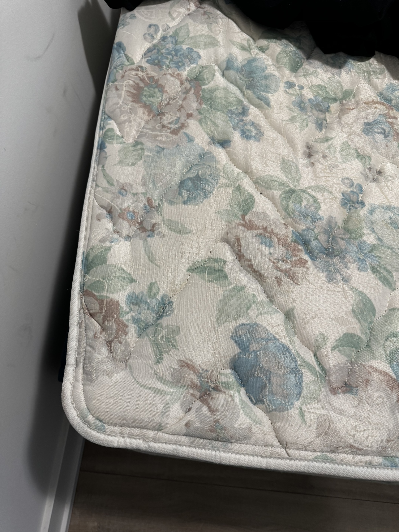 Queen size very comfy mattress - photo 3