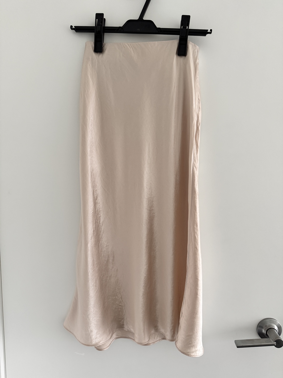 Aritzia Babaton Slip Satin Midi Skirt - photo 2