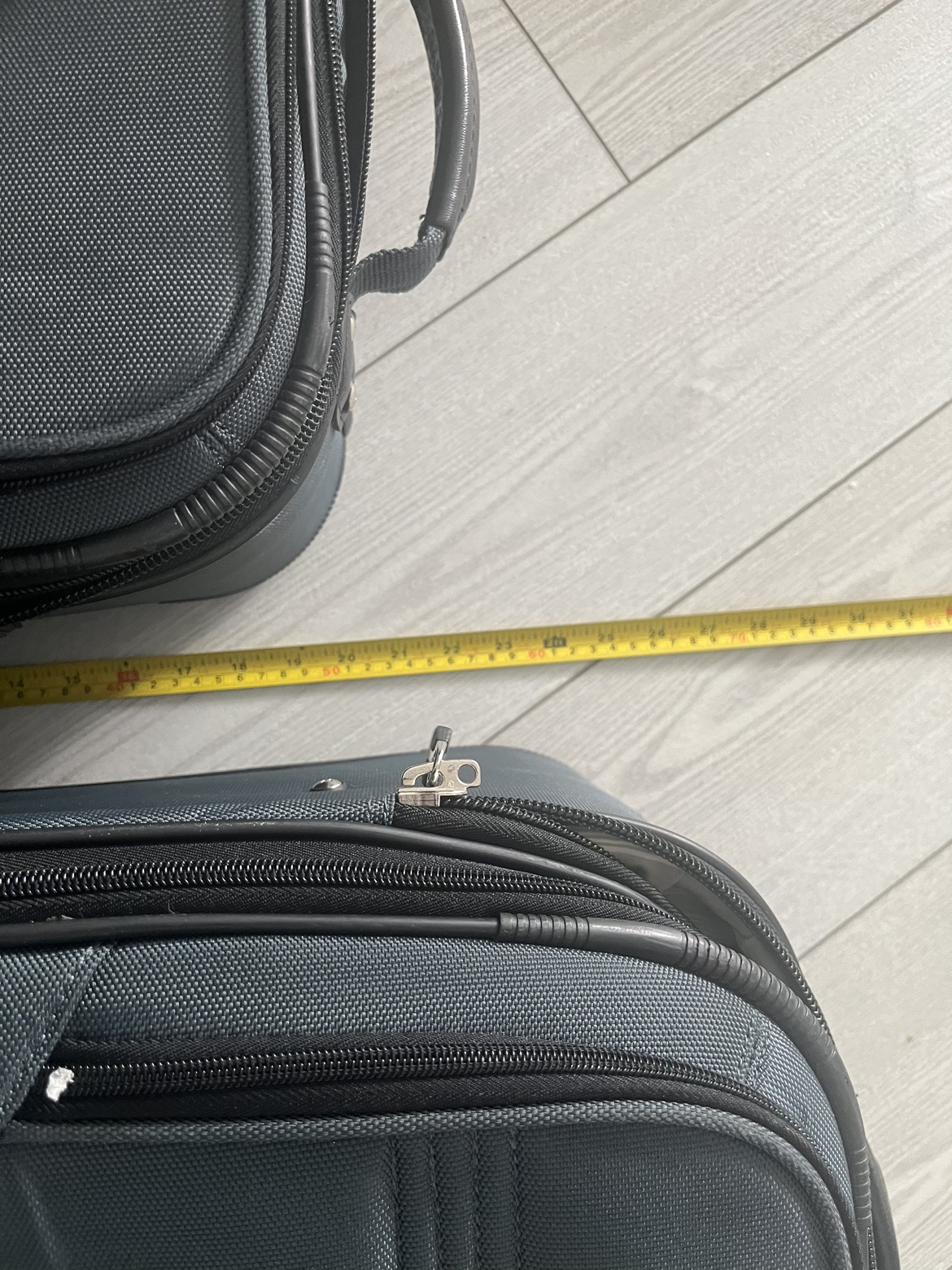 Suitcase and carry on luggage - photo 4