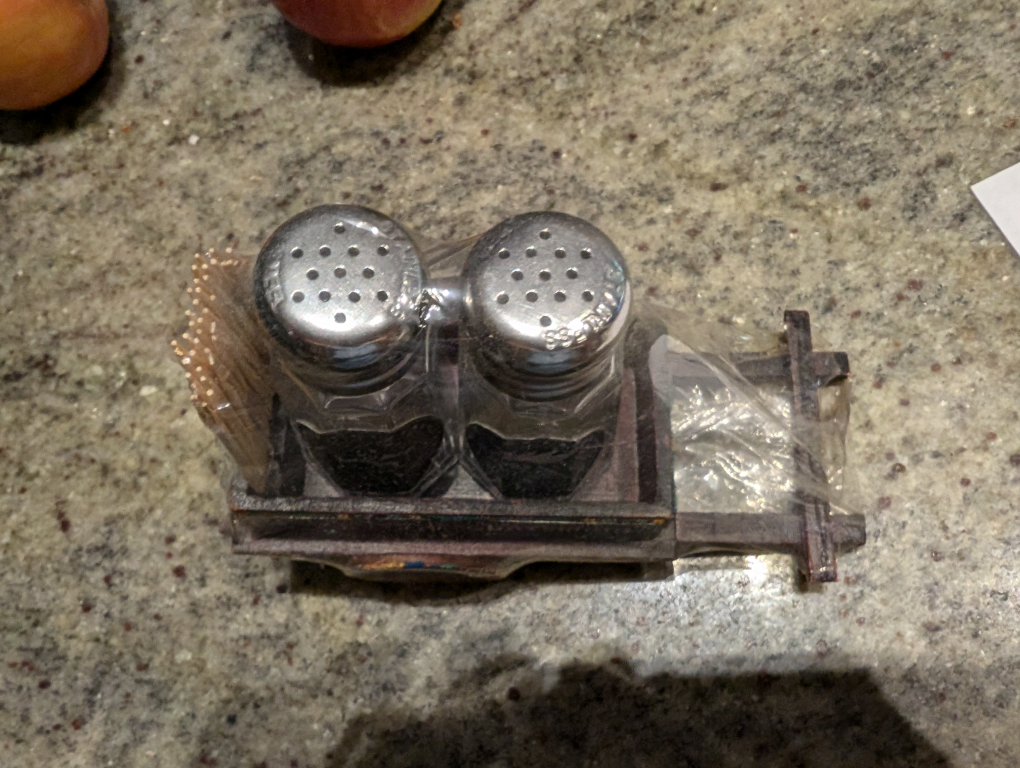 salt & pepper shakers - photo 2