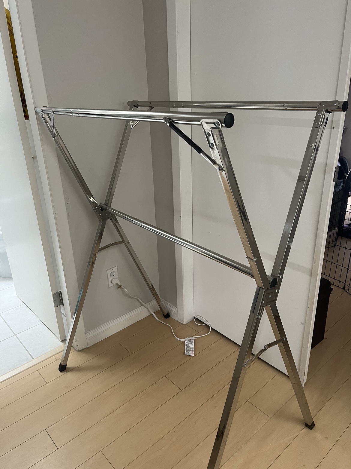 Clothes hanger rack