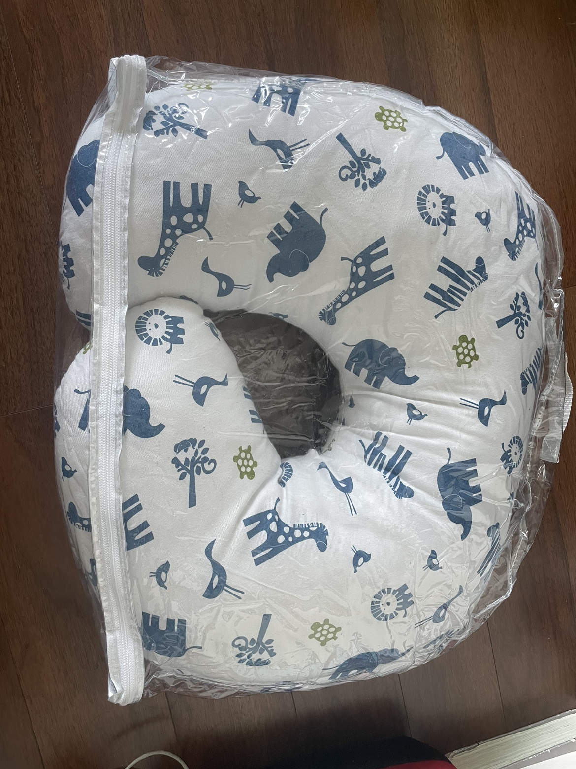Feeding / nursing pillow