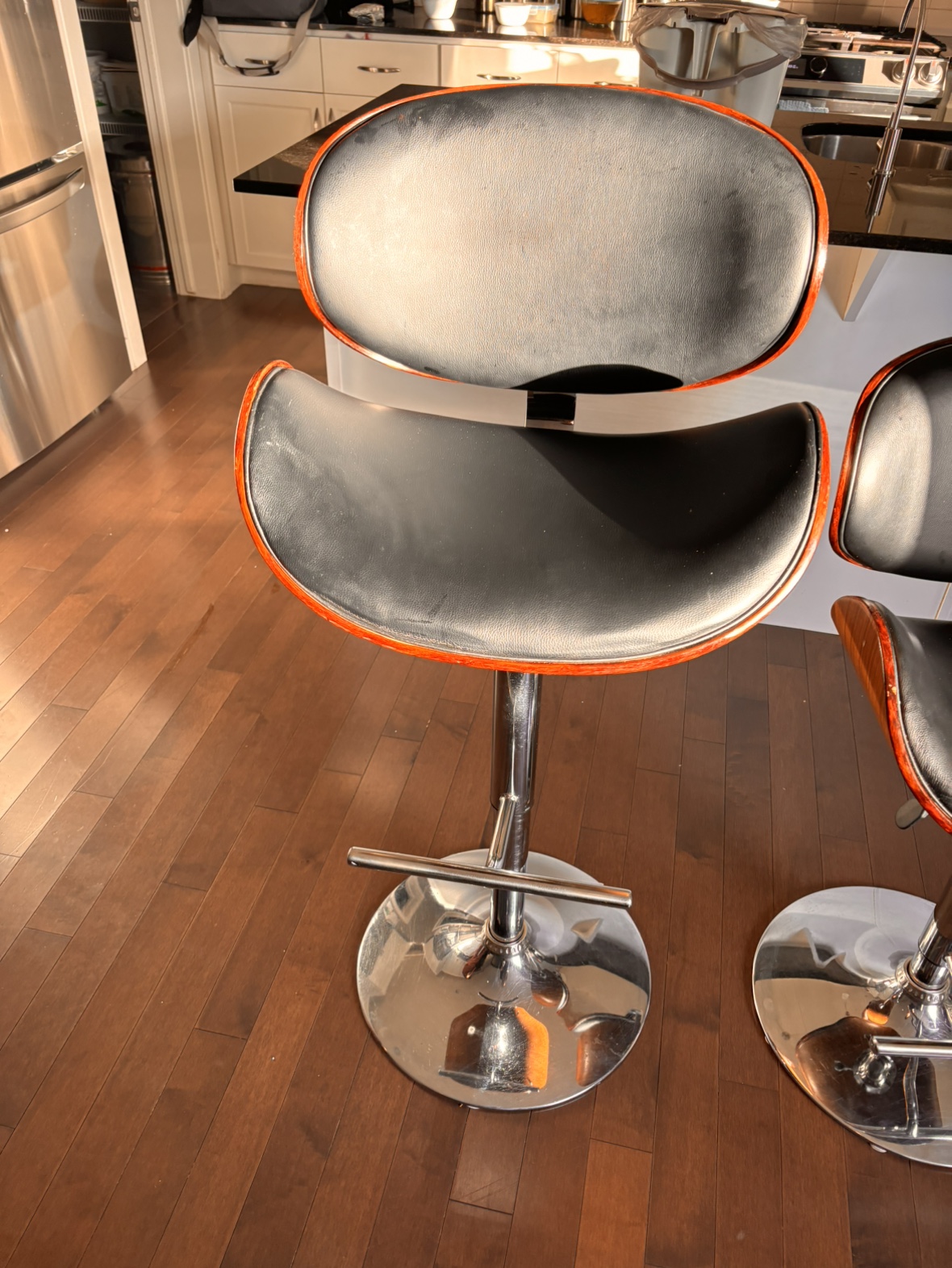 2 adjustable bar chairs - photo 3